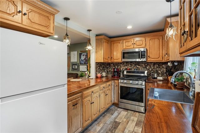 71 Mount Hygeia Road, Foster, RI 02825