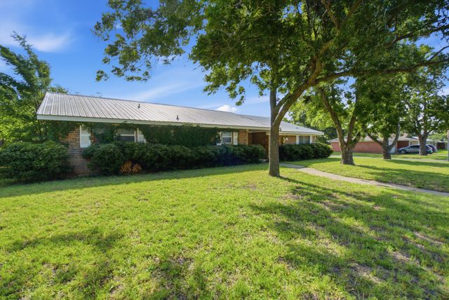 1109 N Lillian Street, Stephenville, TX 76401