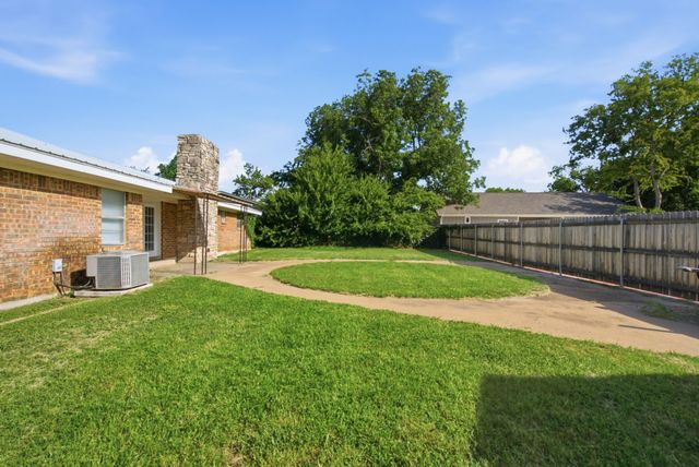 1109 N Lillian Street, Stephenville, TX 76401
