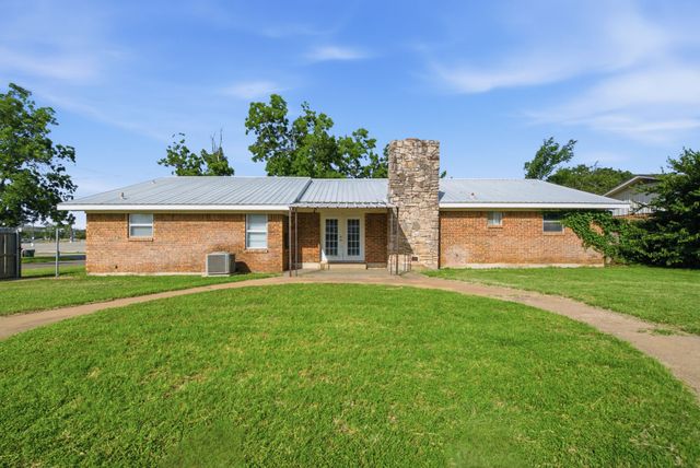 1109 N Lillian Street, Stephenville, TX 76401