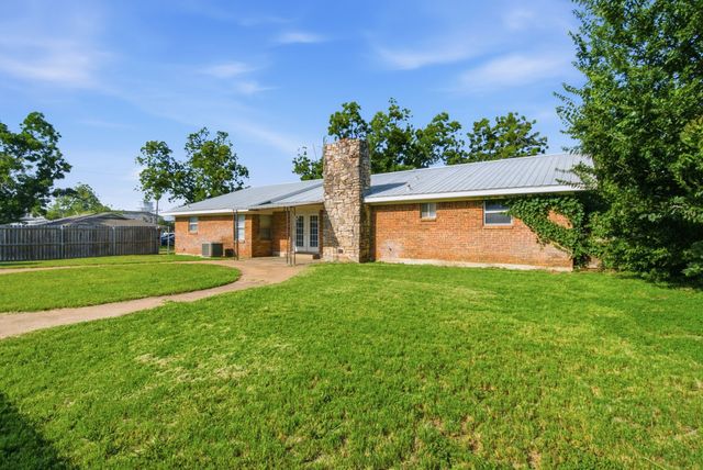 1109 N Lillian Street, Stephenville, TX 76401