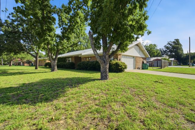 1109 N Lillian Street, Stephenville, TX 76401