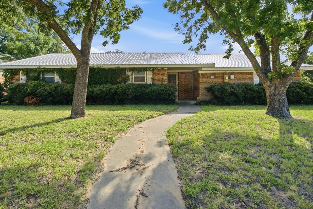 1109 N Lillian Street, Stephenville, TX 76401