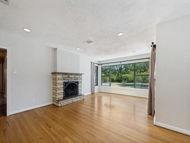 7040 Brooks Avenue, Richland Hills, TX 76118