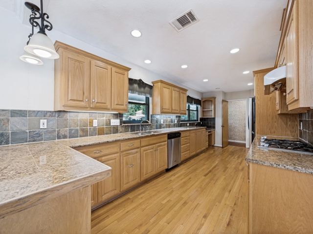 7040 Brooks Avenue, Richland Hills, TX 76118