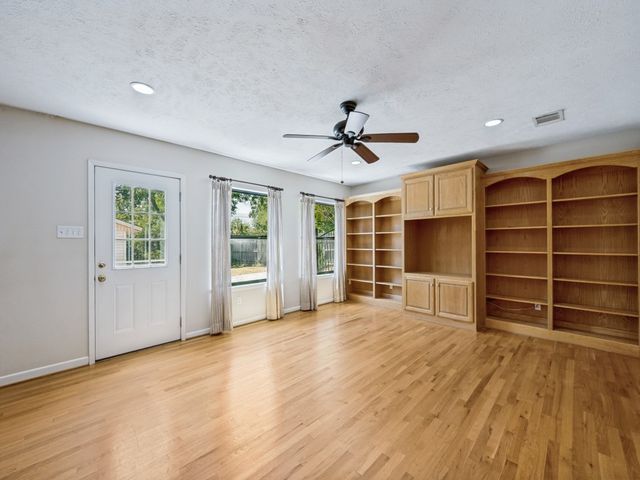 7040 Brooks Avenue, Richland Hills, TX 76118