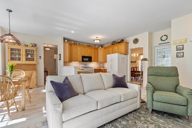 15 Pheasant Ln, Bedford, MA 01730