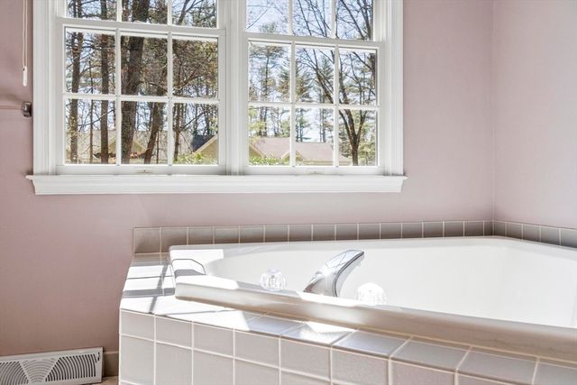 15 Pheasant Ln, Bedford, MA 01730