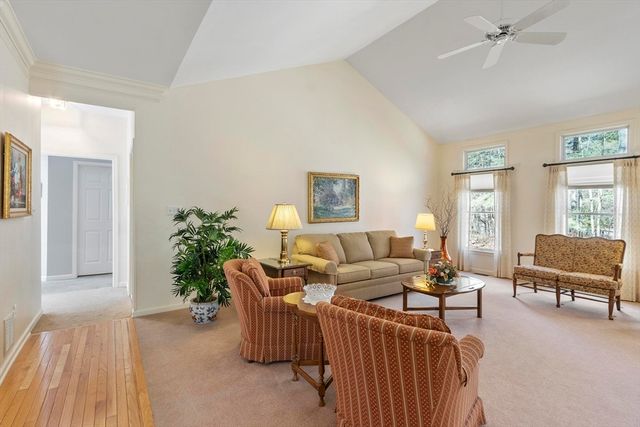 15 Pheasant Ln, Bedford, MA 01730