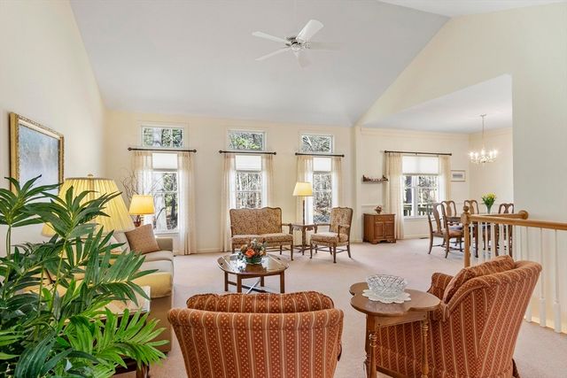 15 Pheasant Ln, Bedford, MA 01730