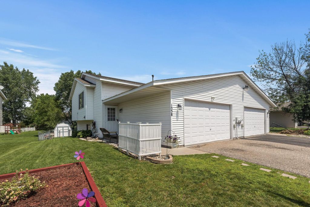 1538 Mcintosh Circle, Shakopee, MN 55379