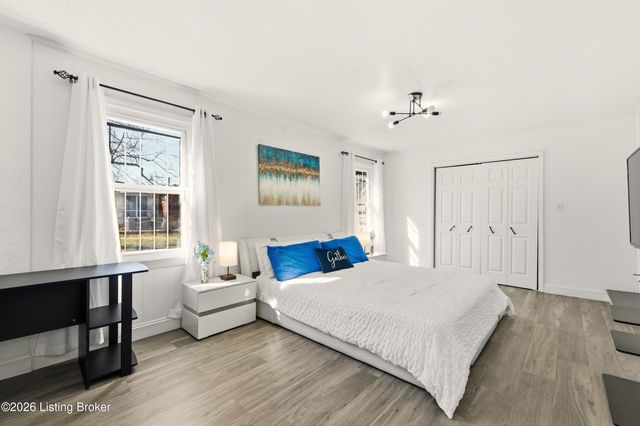 4319 Lynnview Dr, Louisville, KY 40216