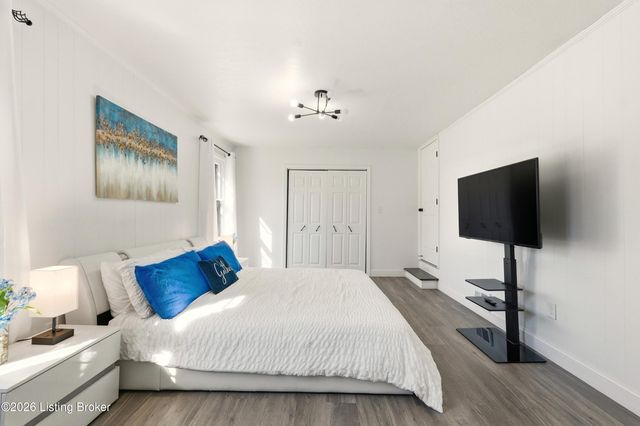 4319 Lynnview Dr, Louisville, KY 40216