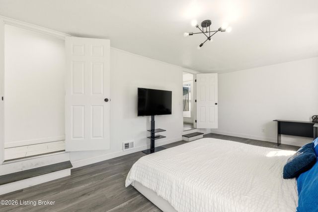 4319 Lynnview Dr, Louisville, KY 40216