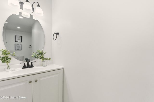 4319 Lynnview Dr, Louisville, KY 40216