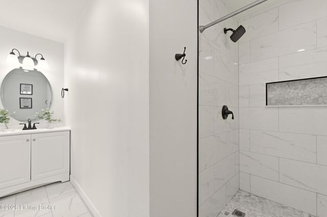 4319 Lynnview Dr, Louisville, KY 40216