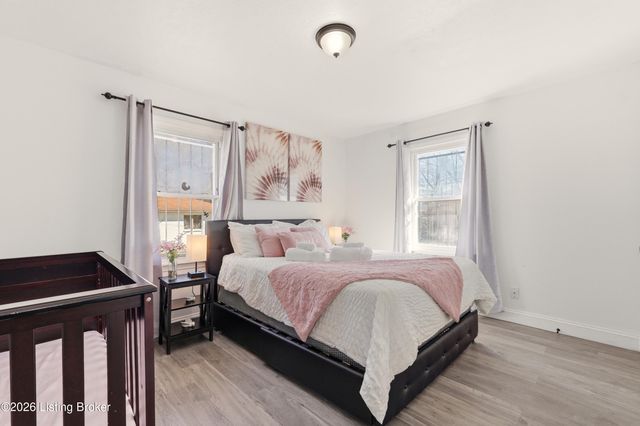 4319 Lynnview Dr, Louisville, KY 40216