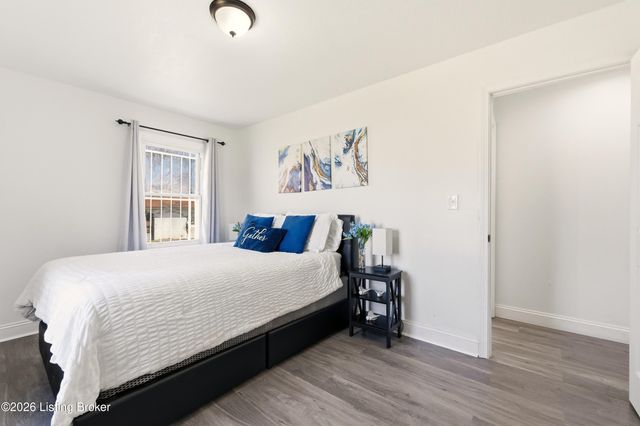 4319 Lynnview Dr, Louisville, KY 40216