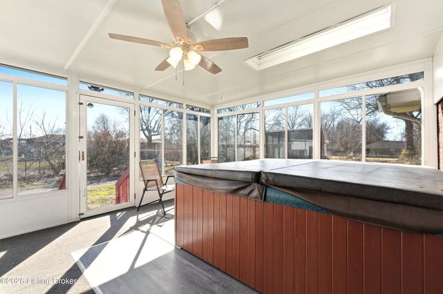 4319 Lynnview Dr, Louisville, KY 40216