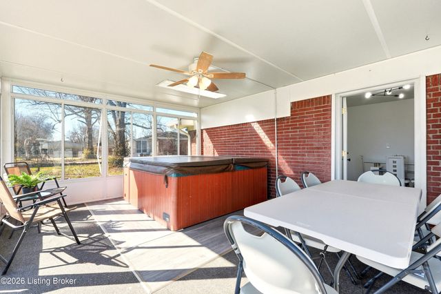 4319 Lynnview Dr, Louisville, KY 40216