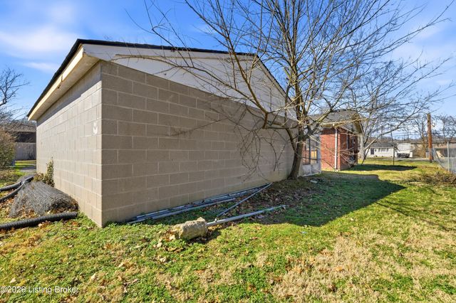 4319 Lynnview Dr, Louisville, KY 40216