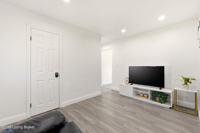 4319 Lynnview Dr, Louisville, KY 40216