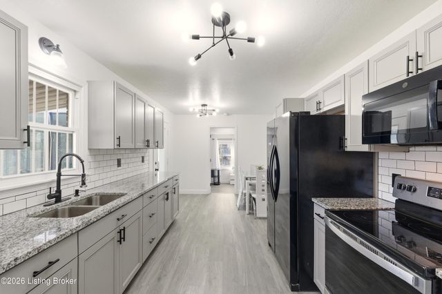 4319 Lynnview Dr, Louisville, KY 40216