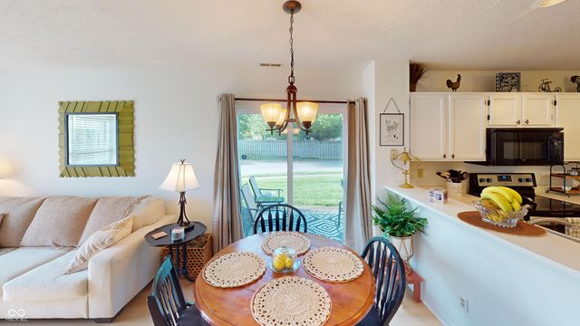 9979 Waterside Drive, Noblesville, IN 46060