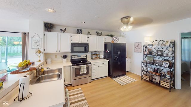 9979 Waterside Drive, Noblesville, IN 46060