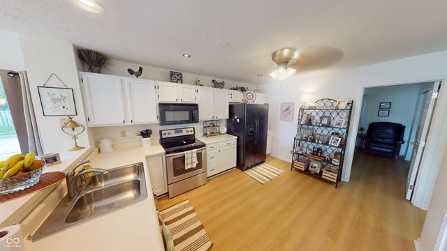 9979 Waterside Drive, Noblesville, IN 46060