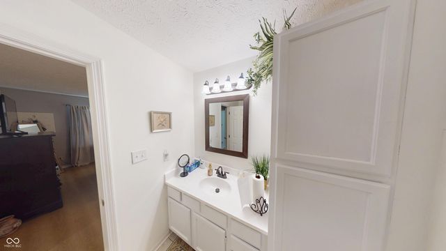 9979 Waterside Drive, Noblesville, IN 46060