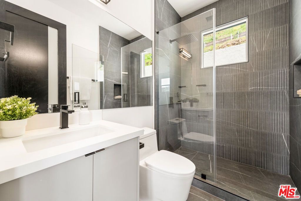 Image 23 of property listing at 350 Mount Carmel Dr, Glendale, CA 91206