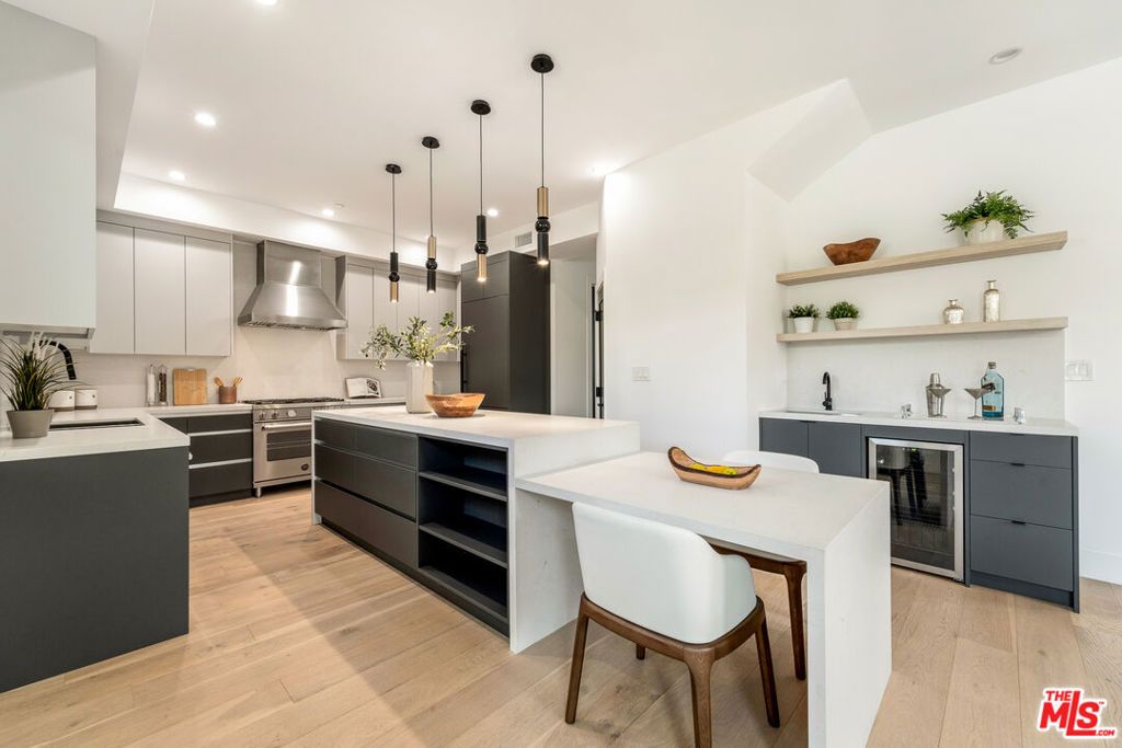 Image 6 of property listing at 350 Mount Carmel Dr, Glendale, CA 91206