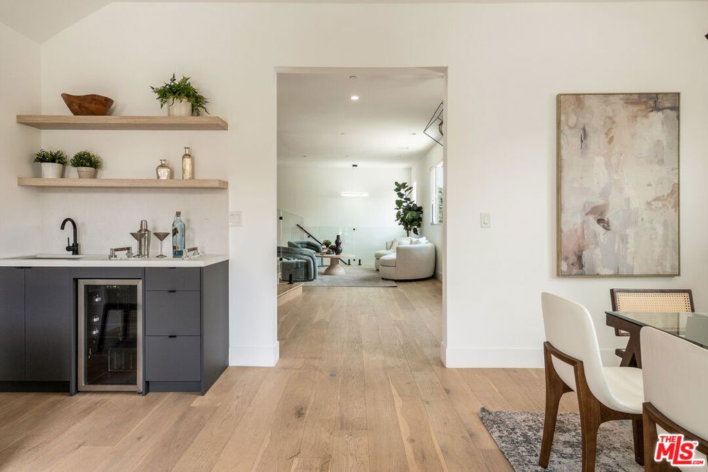 Image 9 of property listing at 350 Mount Carmel Dr, Glendale, CA 91206