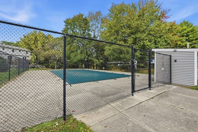 270 Sunderland Rd 45, Worcester, MA 01604