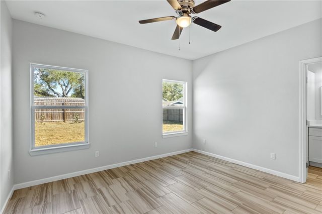 930 Redwood Ave, Rockport, TX 78382