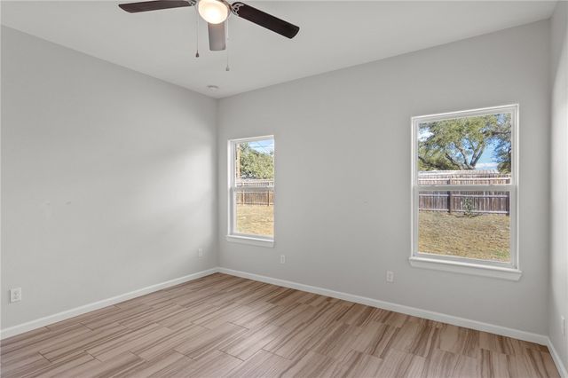 930 Redwood Ave, Rockport, TX 78382