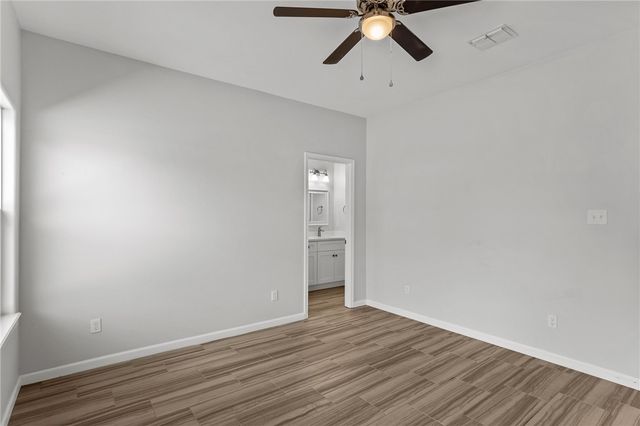 930 Redwood Ave, Rockport, TX 78382