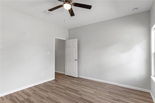 930 Redwood Ave, Rockport, TX 78382