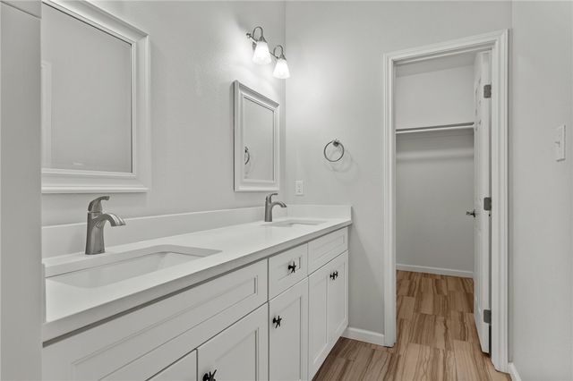 930 Redwood Ave, Rockport, TX 78382