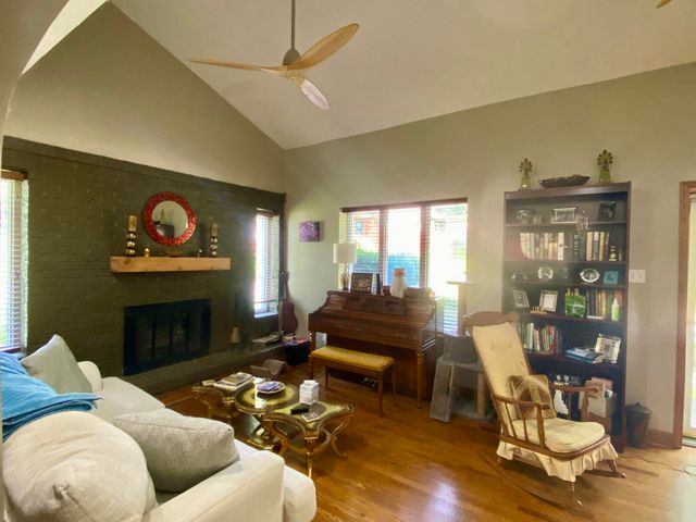 1666 Glenway Lane, Huntington, WV 25701