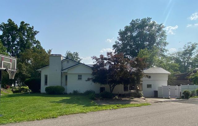 1666 Glenway Lane, Huntington, WV 25701