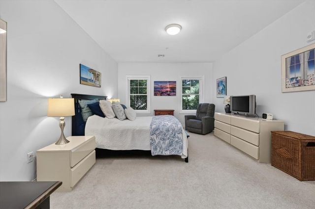 2 Longwood Lane 204, Hanover, MA 02339
