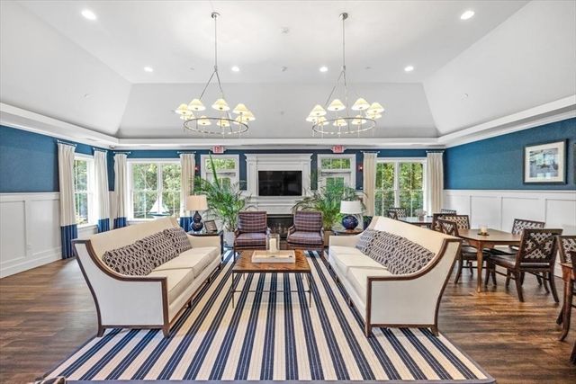 2 Longwood Lane 204, Hanover, MA 02339