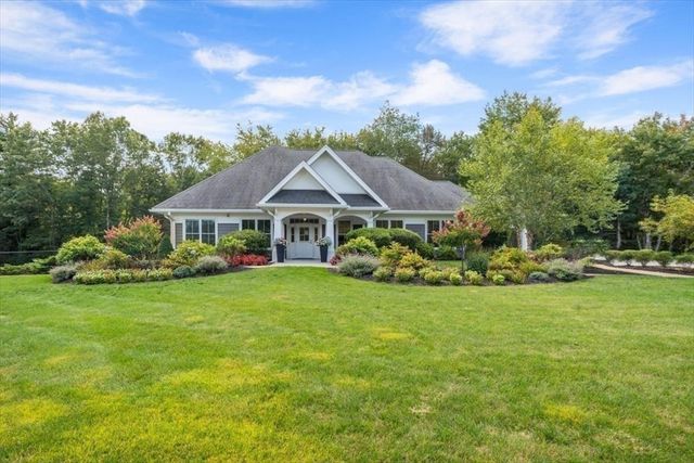 2 Longwood Lane 204, Hanover, MA 02339