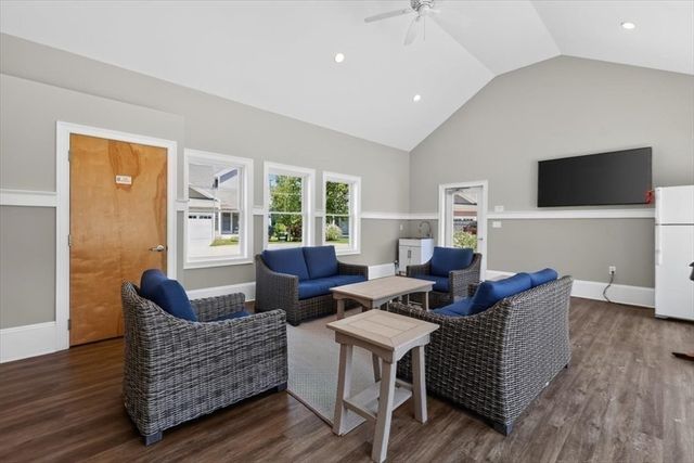 2 Longwood Lane 204, Hanover, MA 02339