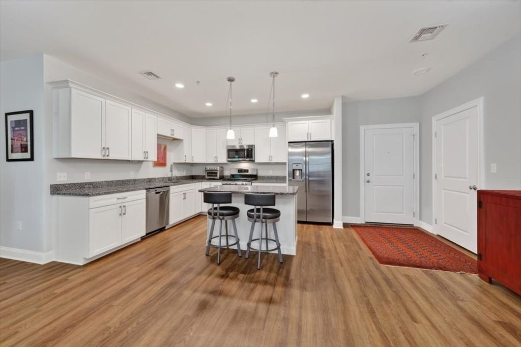 2 Longwood Lane 204, Hanover, MA 02339