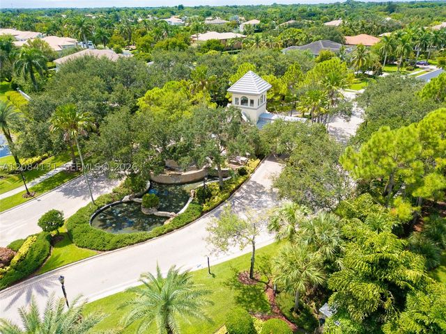 11406 Canyon Maple Blvd, Davie, FL 33330