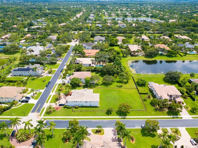 11406 Canyon Maple Blvd, Davie, FL 33330
