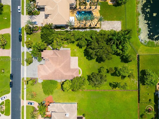 11406 Canyon Maple Blvd, Davie, FL 33330